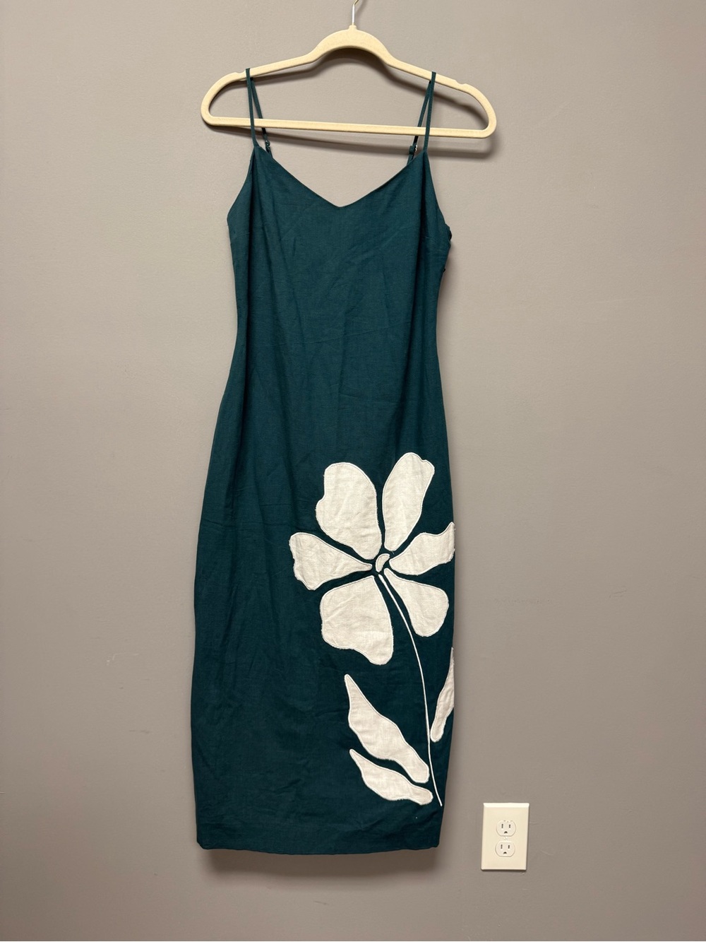 Exquise Linen Midi Dress - Picture 3 of 7